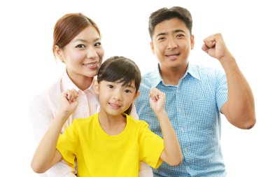mutlu bir aile birlikte gülümseyen