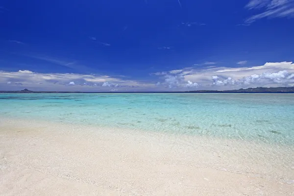 Vacker strand i okinawa — Stockfoto