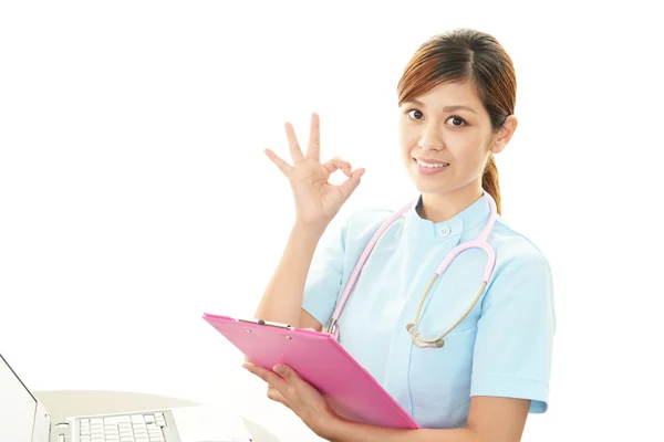 Sorridente infermiera femminile — Foto Stock