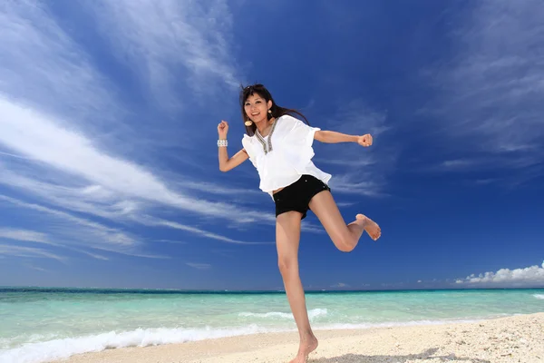 Uomo sulla spiaggia — Foto Stock