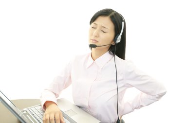 yorgun ve stresli genç Asyalı kadın