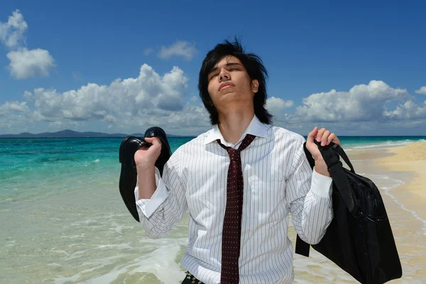 Man op het strand — Stockfoto