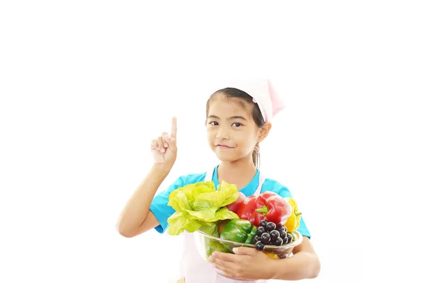 Chica con cesta de frutas —  Fotos de Stock