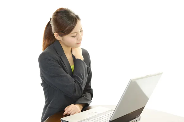 Stanco e stressato giovane donna asiatica — Foto Stock