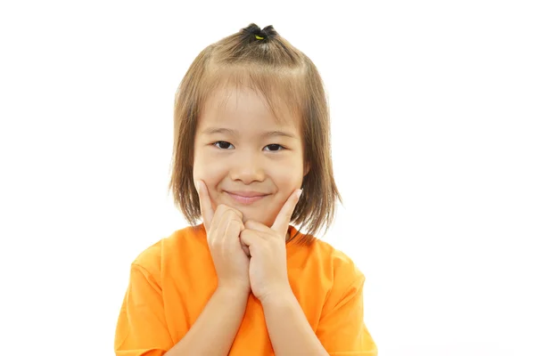 Милая маленькая азиатская девочка улыбается — стоковое фото