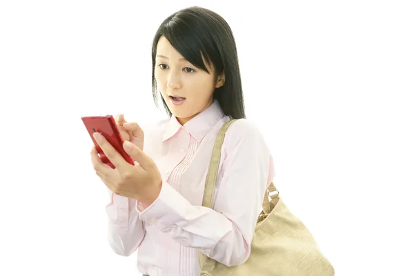 Mujer con un smartphone — Foto de Stock