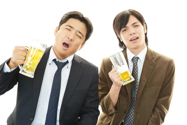 ビールを飲む男 — ストック写真