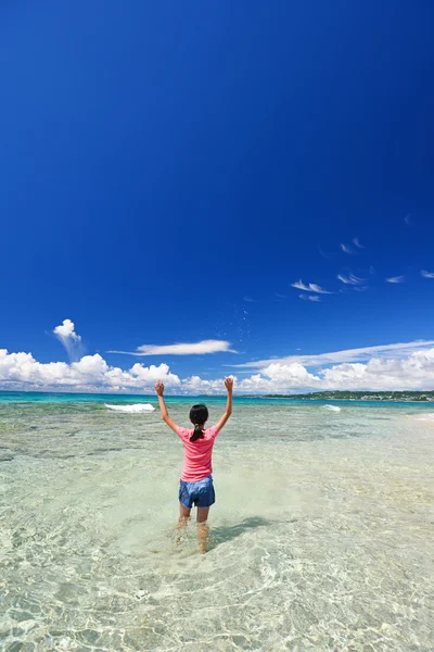 Beautiful beach and woman — Stock Photo, Image