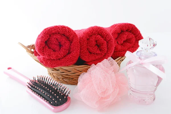 Ręczniki i szczotka do włosów — Zdjęcie stockowe
