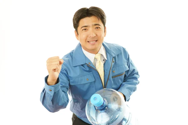 Hombre con una botella de agua —  Fotos de Stock