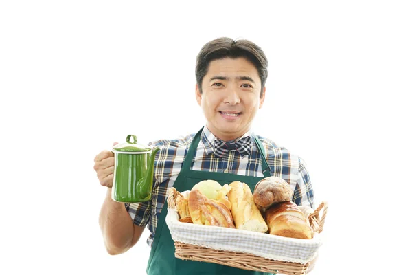 Sonriente camarero asiático — Foto de Stock