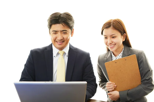 Trabajadores de oficina asiáticos — Foto de Stock
