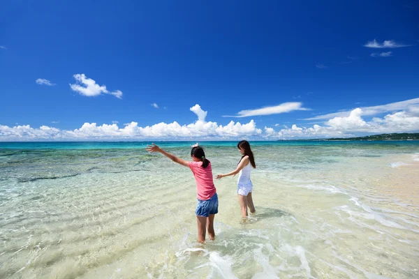 Girls on the beautiful beach — Stock Photo, Image