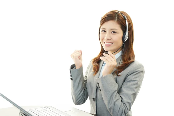 Operador de call center sorridente — Fotografia de Stock