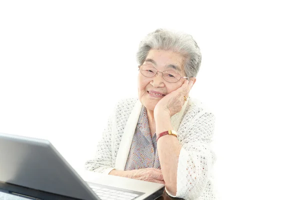 Senior lady enjoys computer — Stock Photo, Image