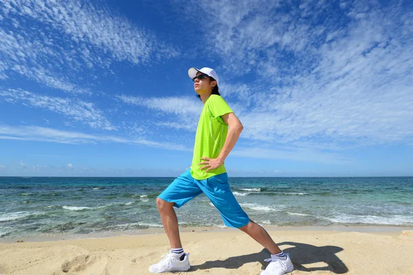 Uomo sulla spiaggia — Foto Stock