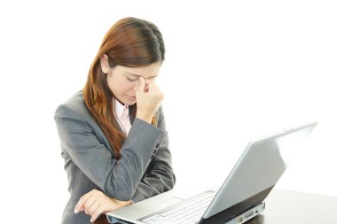 yorgun ve stresli genç Asyalı kadın