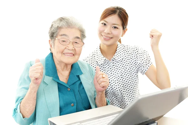 Mujer vieja sonriente — Foto de Stock