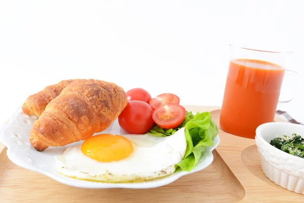 Café da manhã de pão fresco e saboroso — Fotografia de Stock