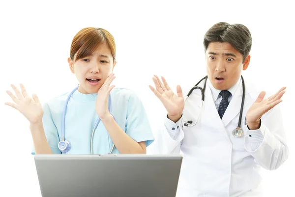 Arzt mit Krankenschwester überrascht — Stockfoto