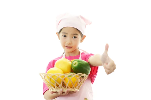 野菜を持つ少女 — ストック写真