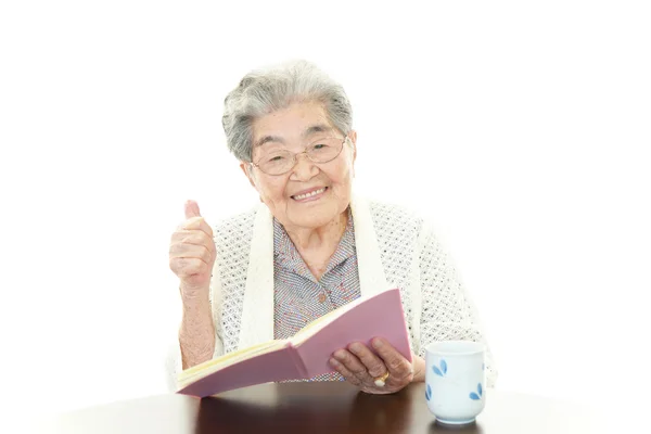 Leende gammal kvinna — Stockfoto