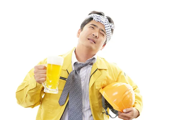 Asian worker drinking beer — Stock Photo, Image