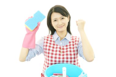 ev kadını gülümseyen