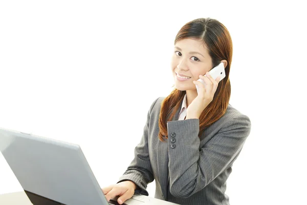 Slimme telefoon met vrouw. — Stockfoto