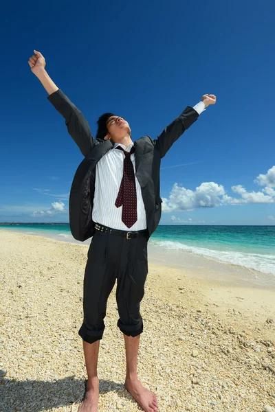 Man op het strand — Stockfoto