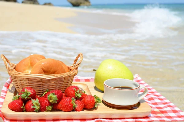 Desayuno en la playa — Foto de Stock