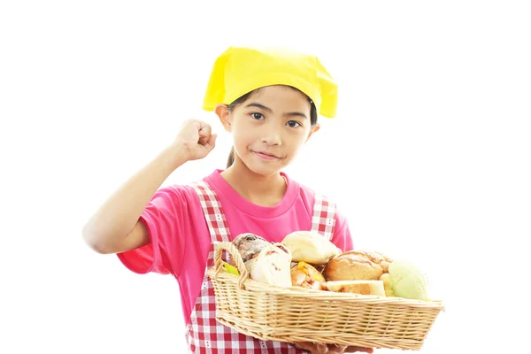 Девушка с хлебом — стоковое фото