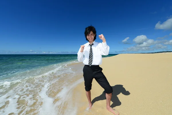 Uomo sulla spiaggia — Foto Stock