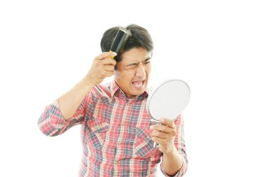 Asyalı erkek gülümseyen