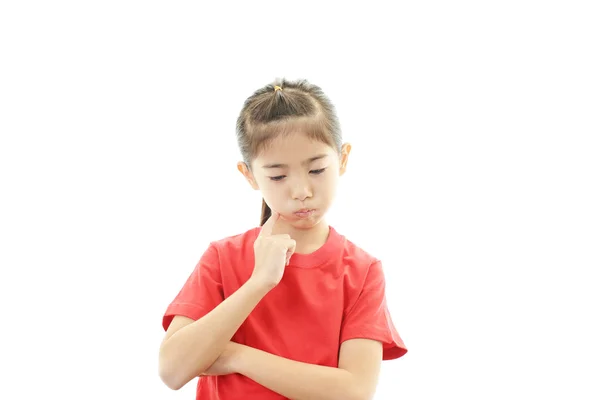 Bonito pouco ásia menina pensamento — Fotografia de Stock