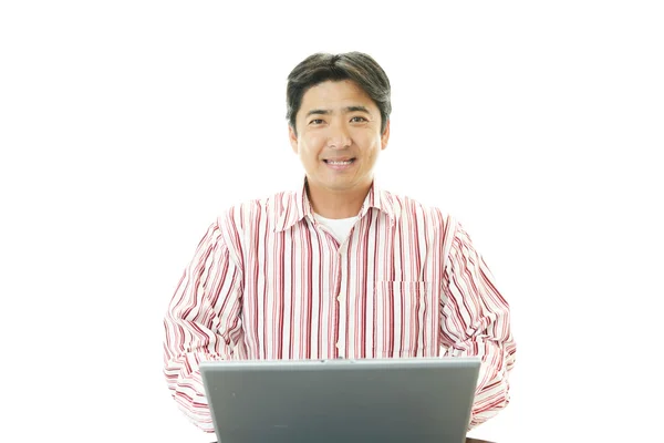 Lächelnder asiatischer Mann — Stockfoto