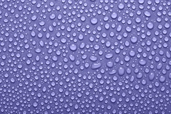 Gotas de agua de color violeta muy peri, fondo abstracto o textura. — Foto de Stock