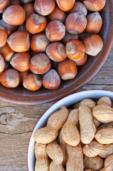 Hazelnuts and peanuts — Stock Photo, Image