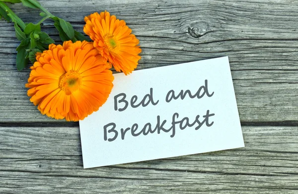 朝食とベッド — ストック写真