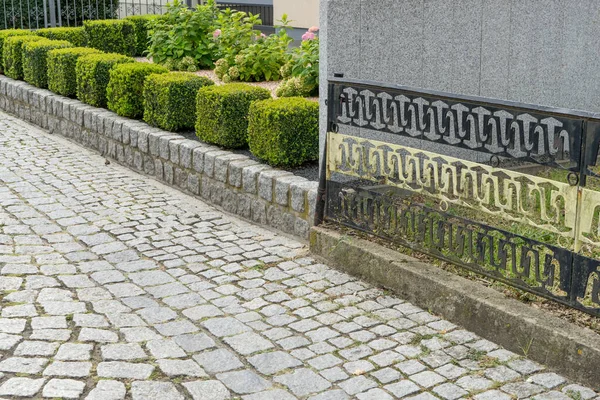 Een Moderne Voortuin Werd Ontworpen Met Stenen Werden Boxen Geplant — Stockfoto