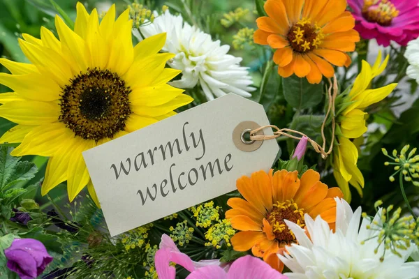 Colorido Ramo Flores Verano Con Tarjeta Texto Inglés Cálida Bienvenida — Foto de Stock