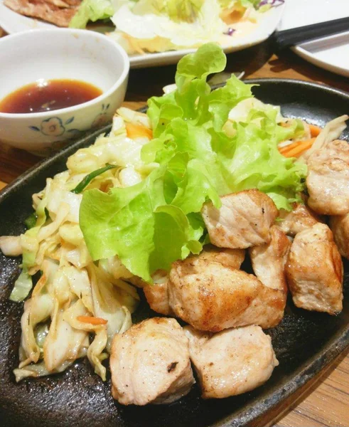 Grelha de porco na comida japonesa — Fotografia de Stock