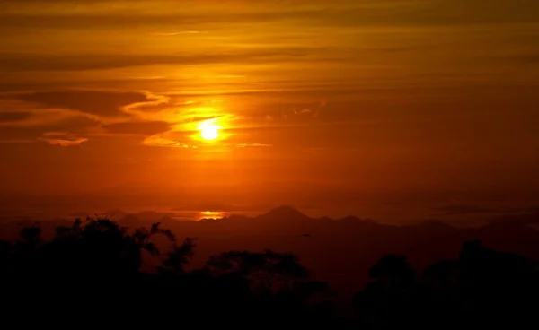 Ηλιοβασίλεμα, όμορφη, Ινδονησία — Φωτογραφία Αρχείου