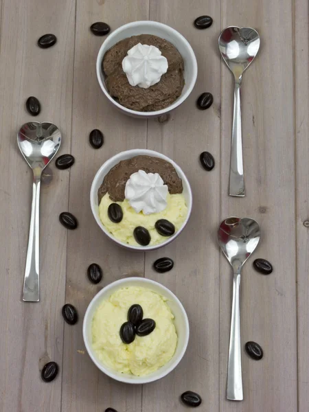 Schokolade und Vanillepudding — Stockfoto