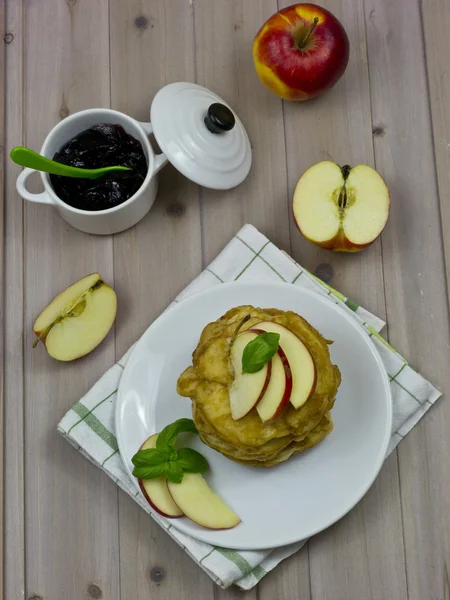 Pancakes with apples — Stock Photo, Image
