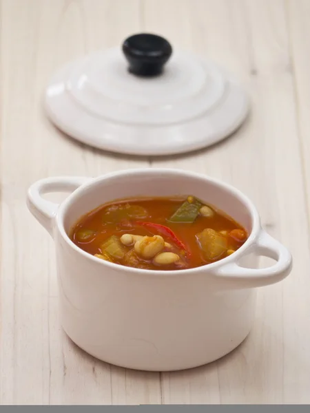 Rajčatová polévka s haricot fazole a pepř — Stock fotografie