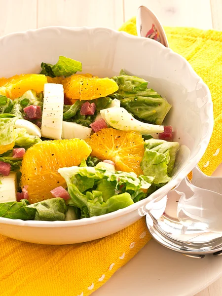 Fennel oranges salad with salad hearts and diced bacons — Stock Photo, Image