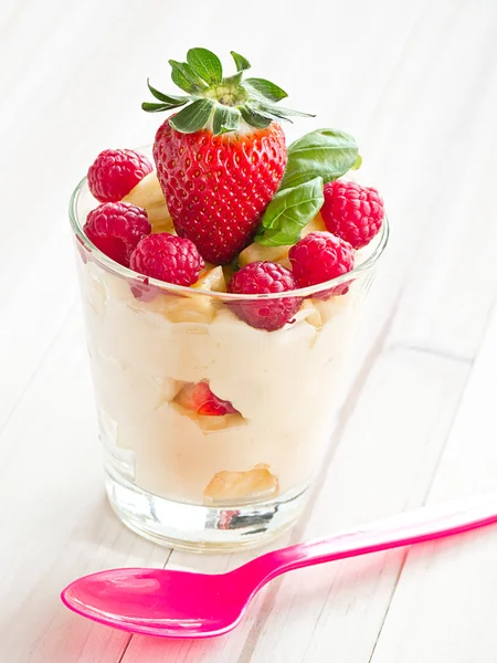 Blancmange with fresh fruits — Stock Photo, Image