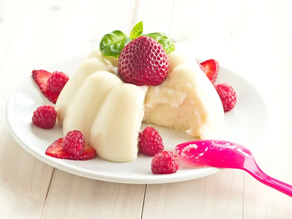 Blancmange with fresh fruits — Stock Photo, Image