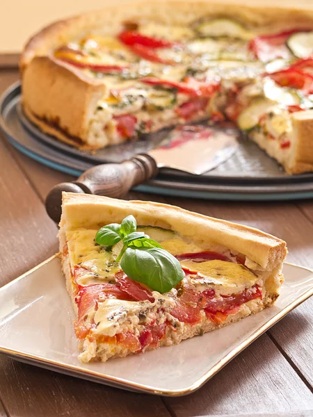 Quiche met tomaten en courgette — Stockfoto